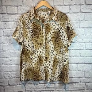 3/$15 Womens Collar Covington Leopard Animal Brint Button Up Short Sleeve Blouse